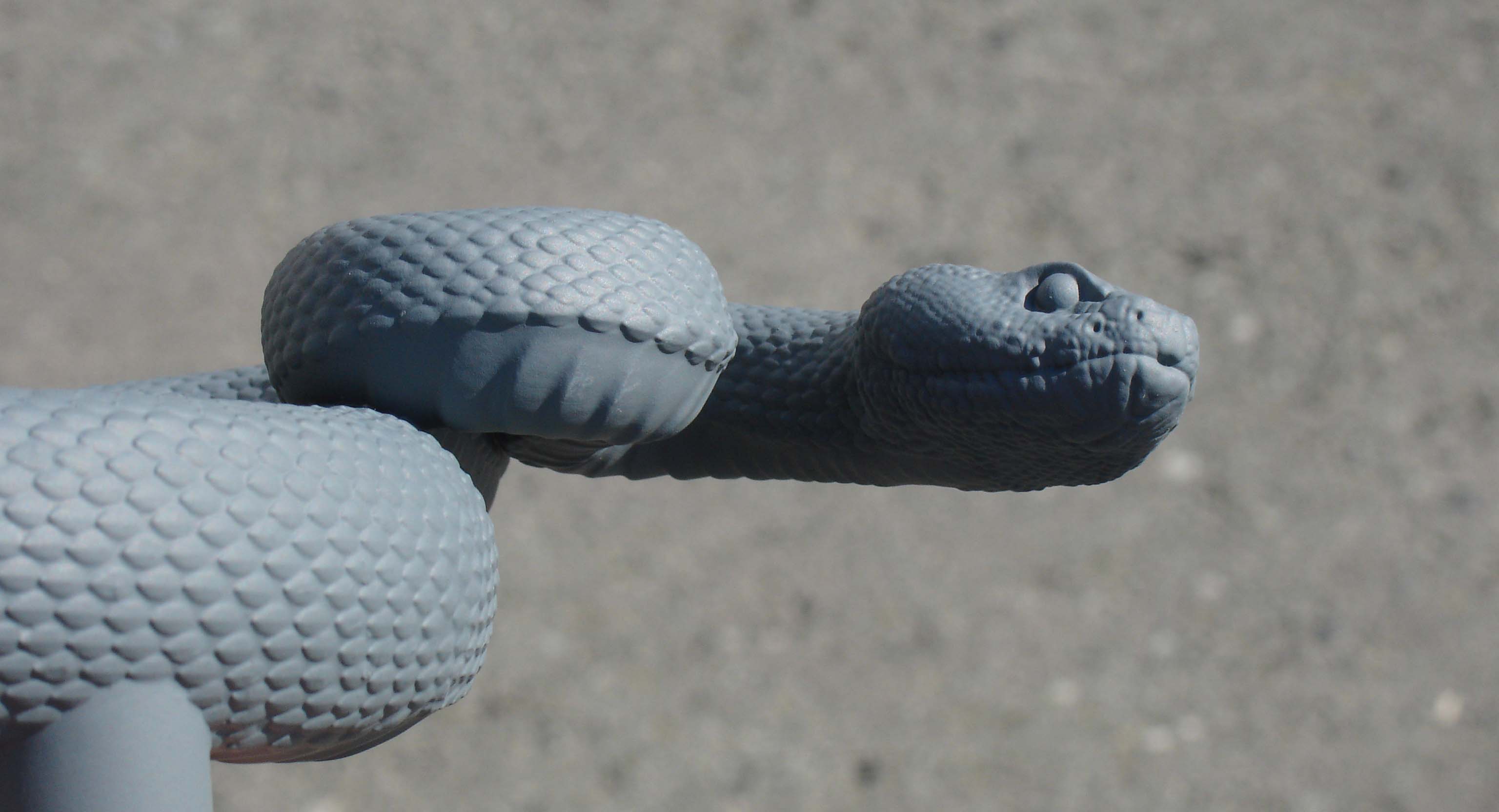 История создания дверных ручек в виде змей